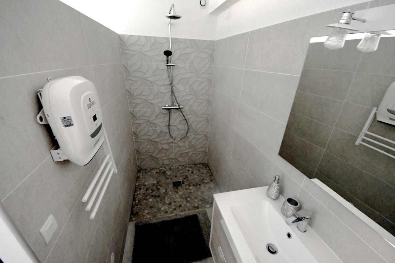 Chambres D'Hotes Des Huppes นีมส์ ภายนอก รูปภาพ